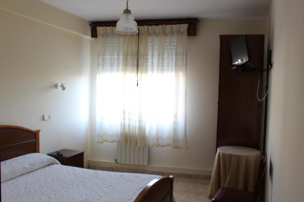 O Cruceiro Otel Puentedeume Oda fotoğraf